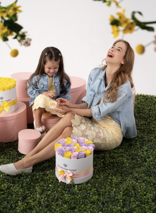 The Million Roses Mother's Day Gift - Flower Arrangement in yellow and lavender